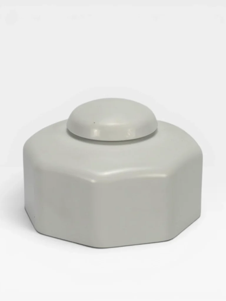 A white, octagonal, flat-bottomed container—model 10335—with a round, raised lid is shown against a plain white background.
